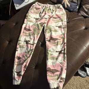 Brand new camo pants size small